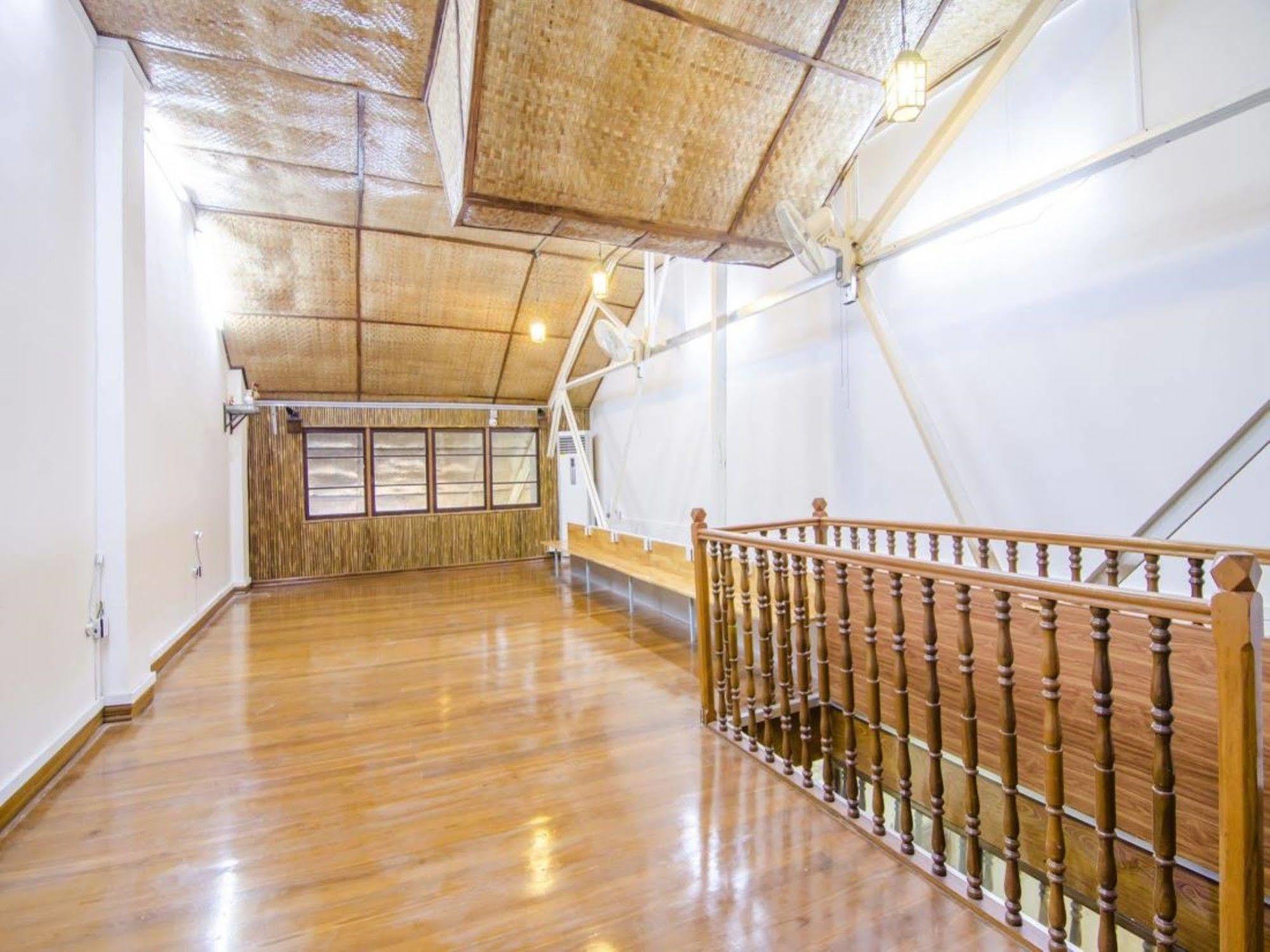 Min Galar Par Hostel Yangon Bagian luar foto